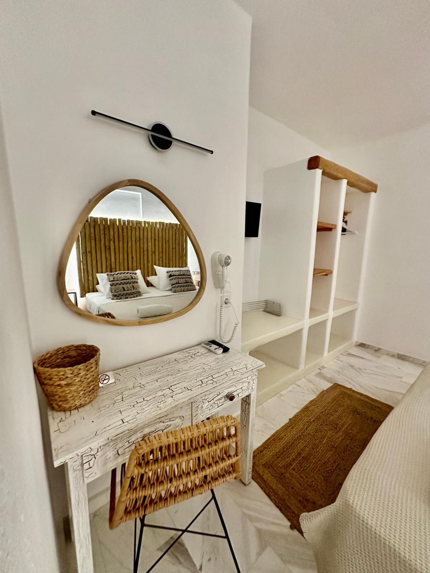 Athina Rooms - Lounge Apartments Парос Экстерьер фото