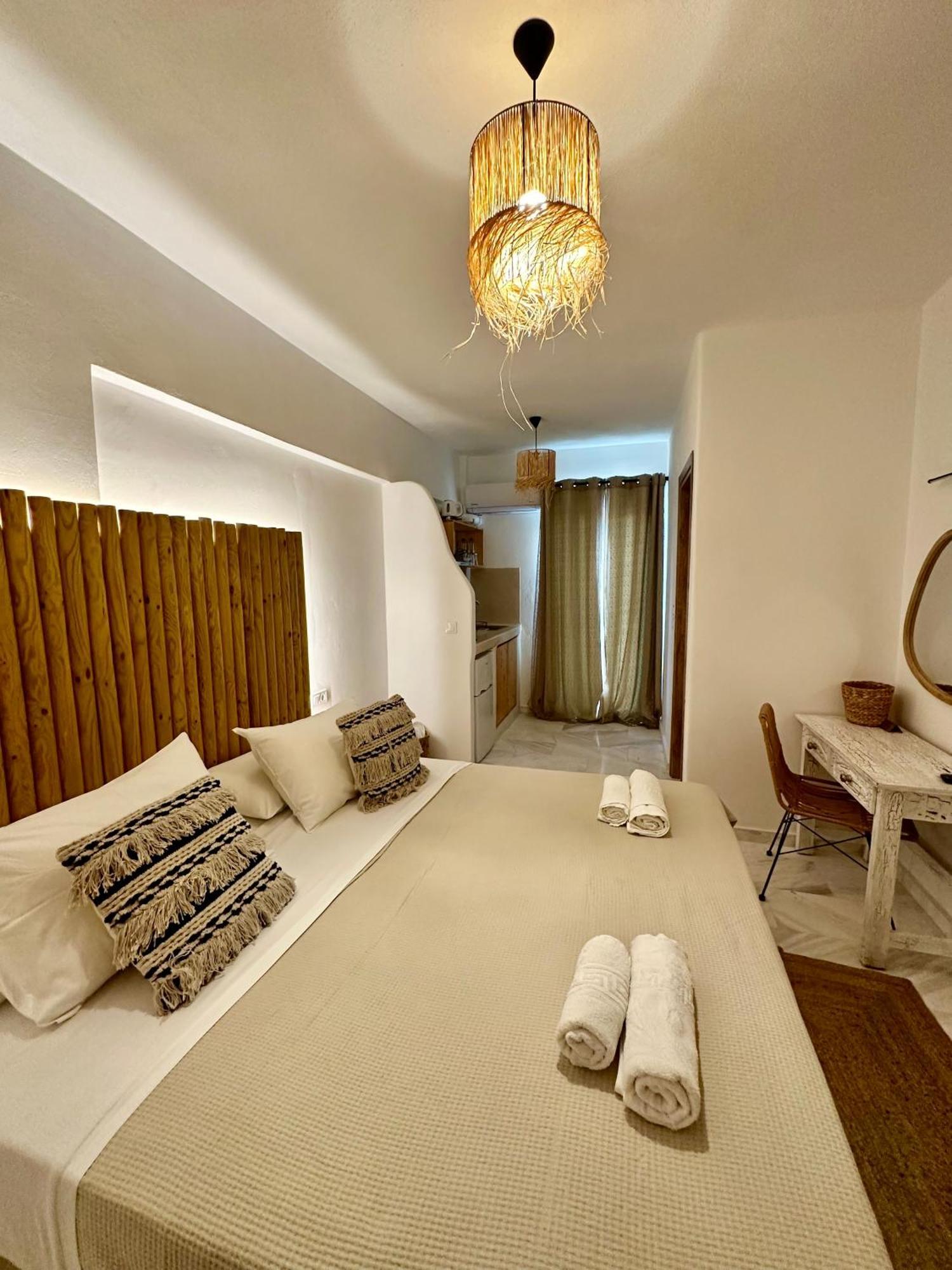 Athina Rooms - Lounge Apartments Парос Экстерьер фото