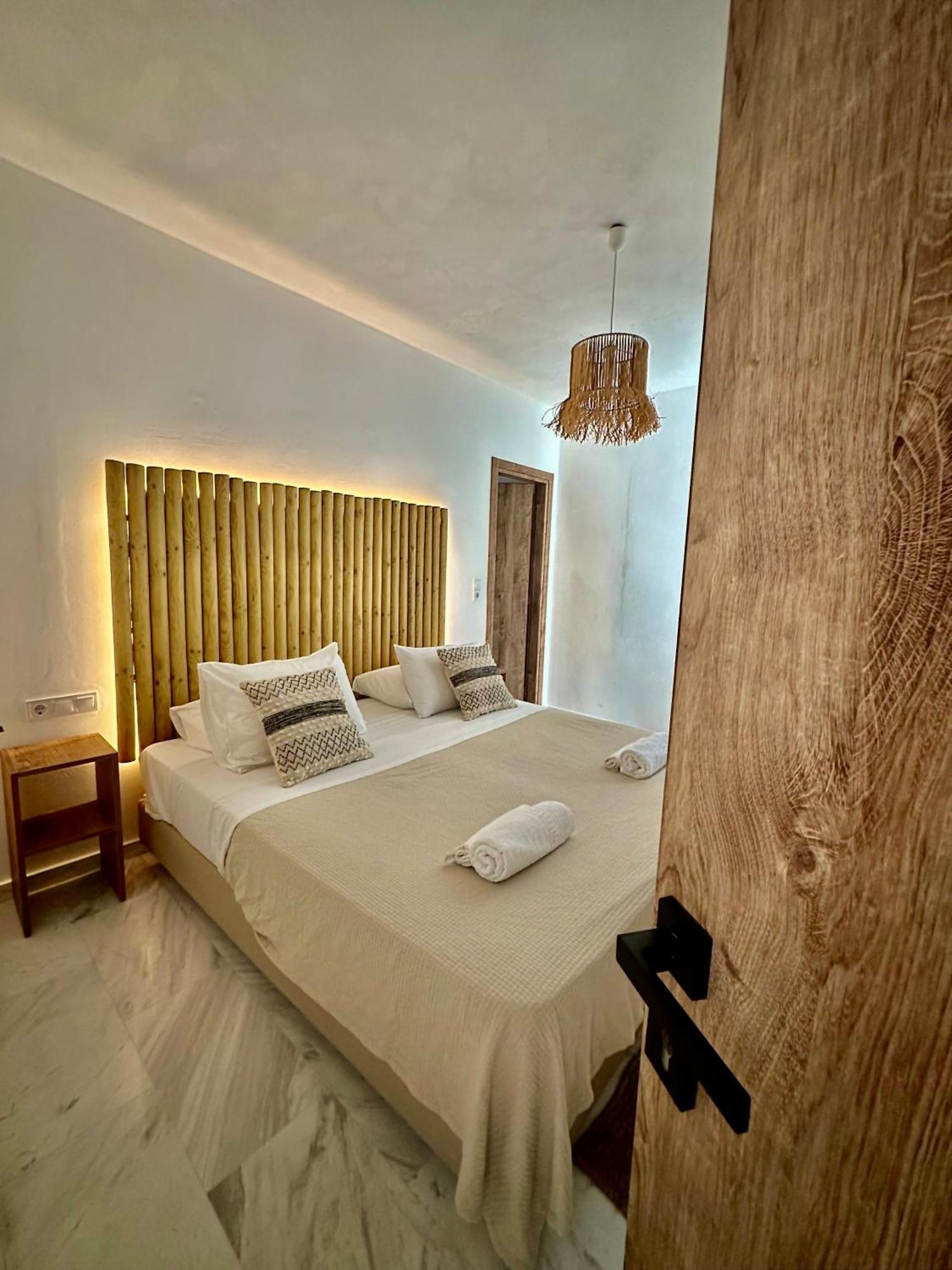 Athina Rooms - Lounge Apartments Парос Экстерьер фото