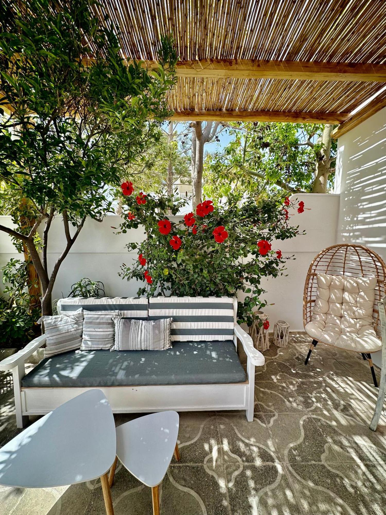 Athina Rooms - Lounge Apartments Парос Экстерьер фото