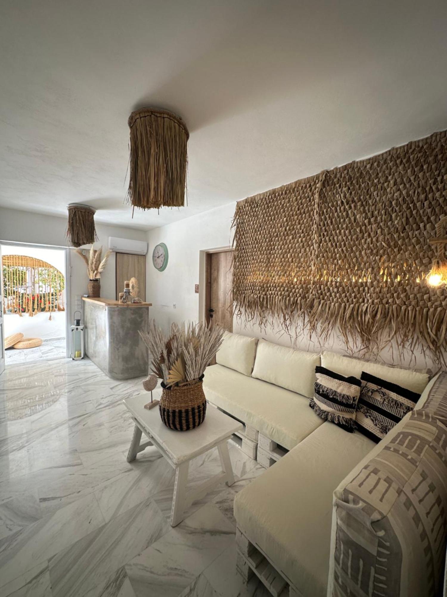 Athina Rooms - Lounge Apartments Парос Экстерьер фото