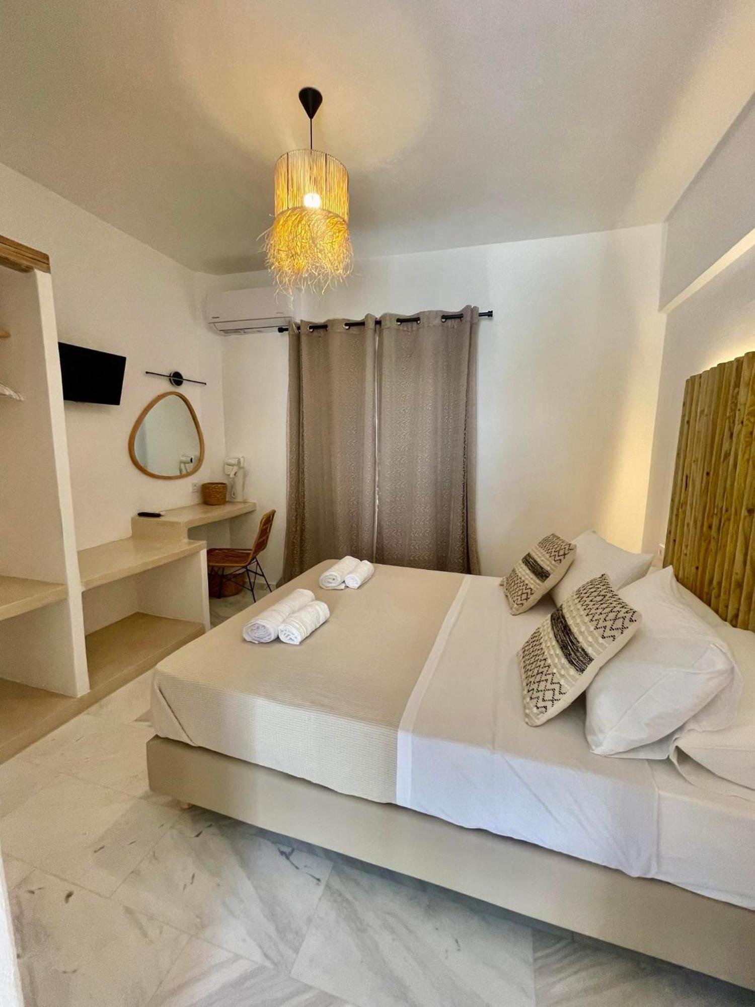Athina Rooms - Lounge Apartments Парос Экстерьер фото
